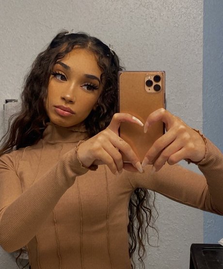 alyssaleaasmr pornstar high quality photo