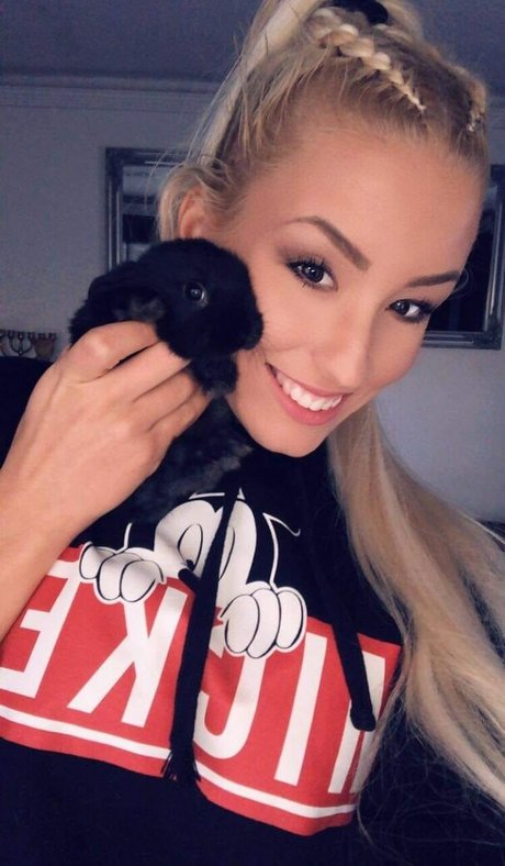 Mistress Ariel high quality model images