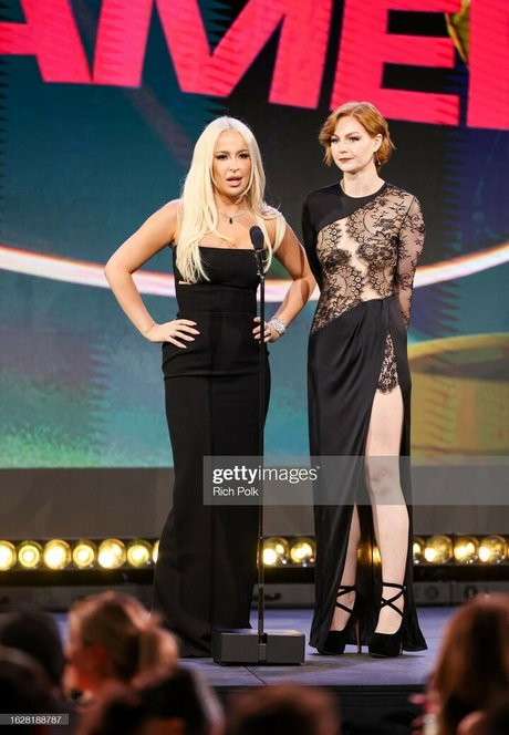 KallMeKris star porn images