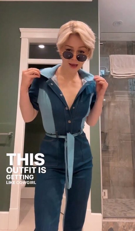 KallMeKris pornstar images