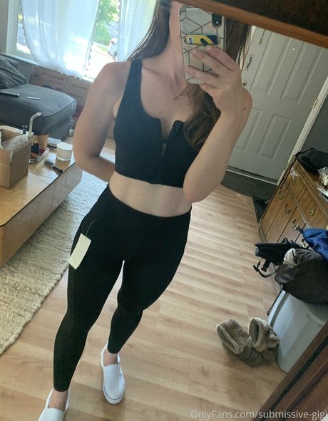 submissive gigi top actress image