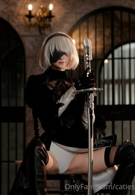 Caties model top pictures