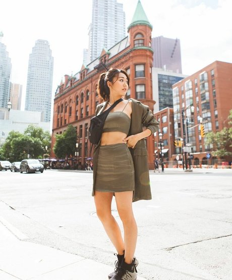 Karen Fukuhara model high quality pic