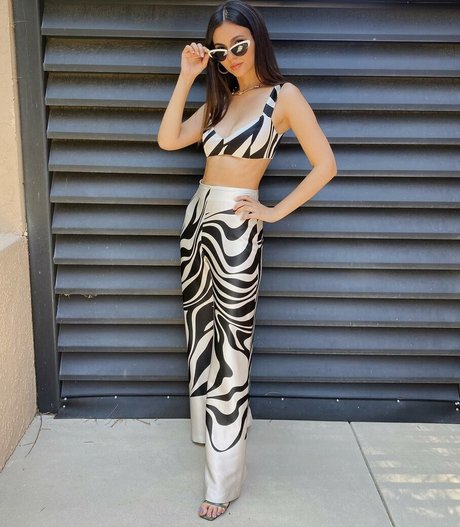 Victoria Justice art actress gallery