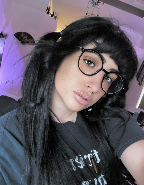 poppycarmine hot star photo