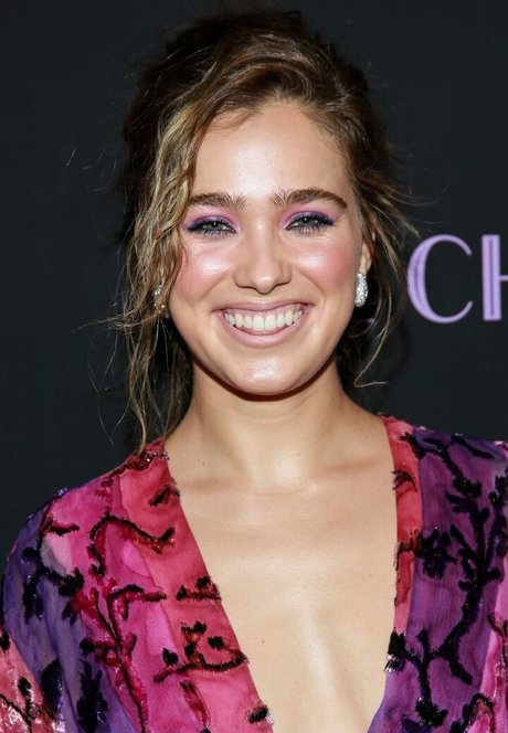 Haley Lu Richardson naked star picture
