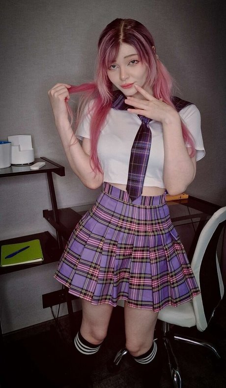 Linaneyeon model hd pic