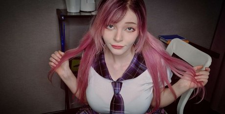 Linaneyeon model hot image