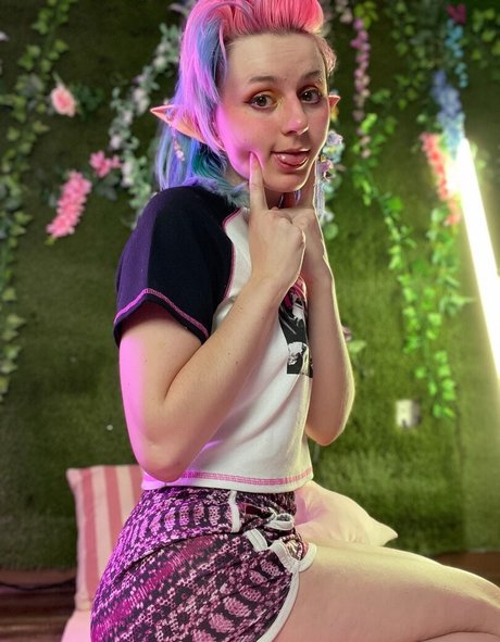 Tweetney pornstar erotic image