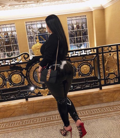 sxmonne hot actress pictures