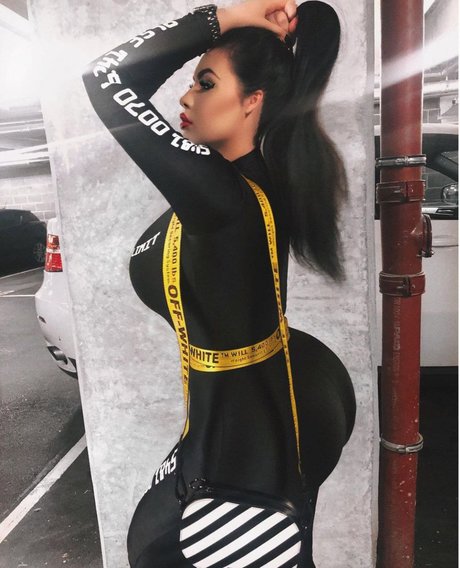 sxmonne pornstar pretty pics