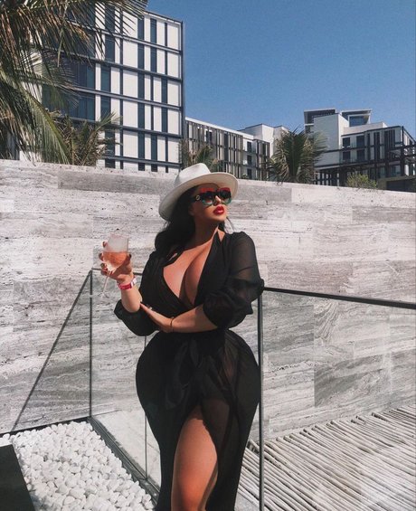 sxmonne top model img