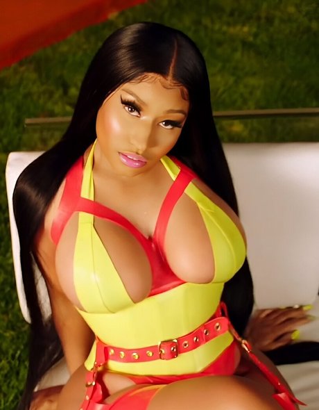 Nicki Minaj star erotic image