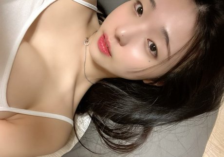 Lee Yeonwoo star naked images
