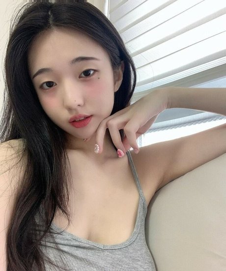Lee Yeonwoo sex model pic