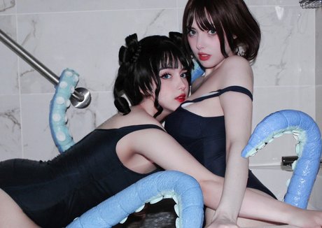 Suakirin Suaki star sexy photos