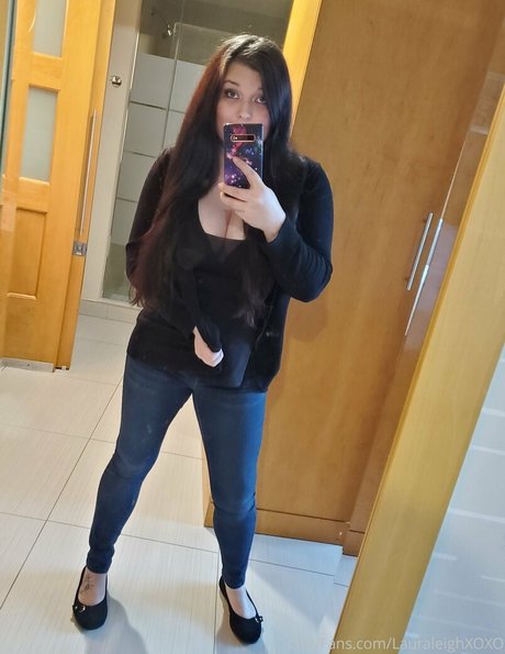 the laurajohnson model nice img