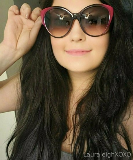 the laurajohnson profile pic