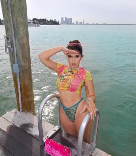 Kali Uchis model free photos