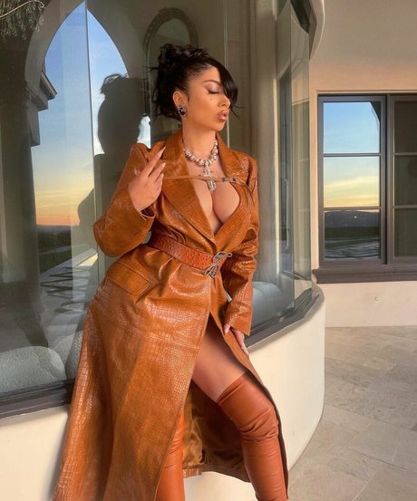 Kali Uchis beautiful star img