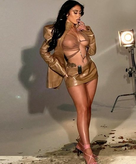 Kali Uchis adult star archive