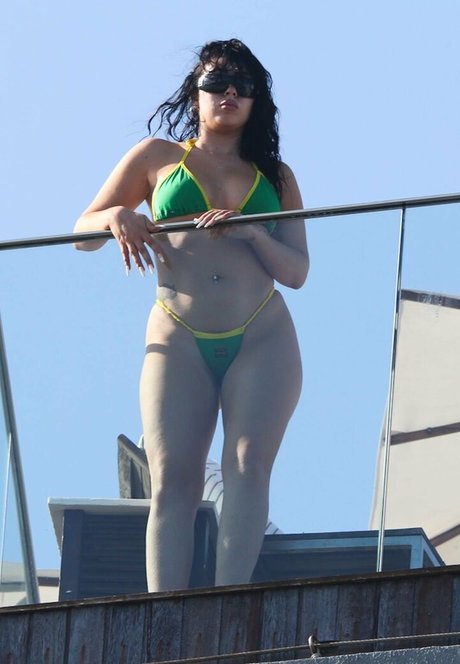 Kali Uchis sex model pics