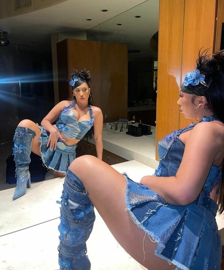 Kali Uchis star pretty pictures