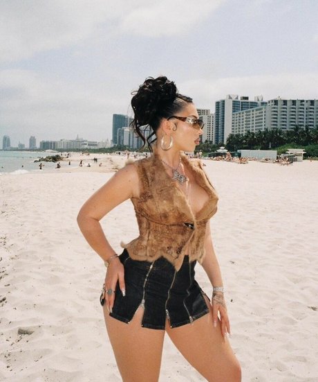 Kali Uchis art model pic