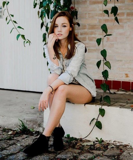 Flavia Sayuri model porn photo