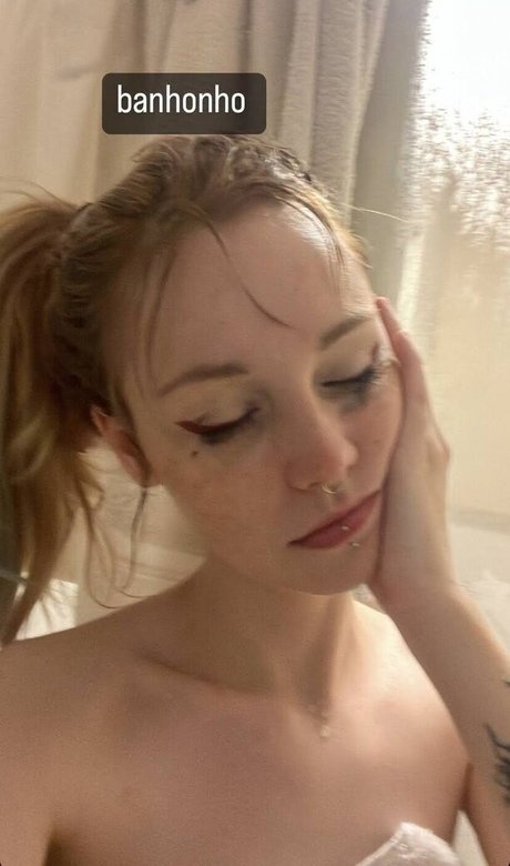 Flavia Sayuri art star archive