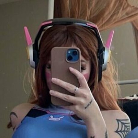 ivywaifuu naked model picture