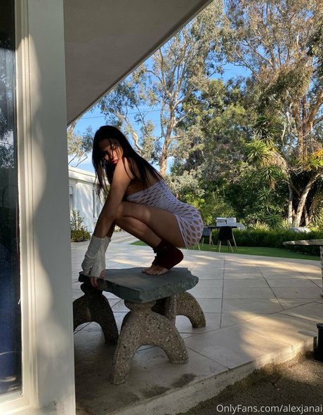 alexjanai model sexy pic