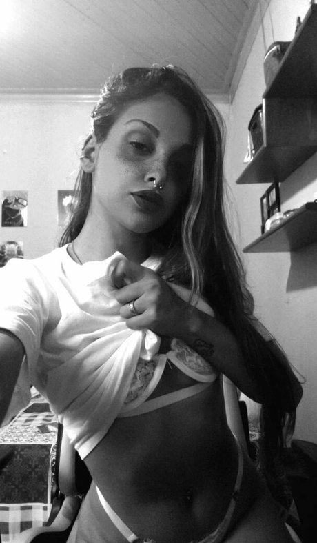 Sua Latina pornographic model image