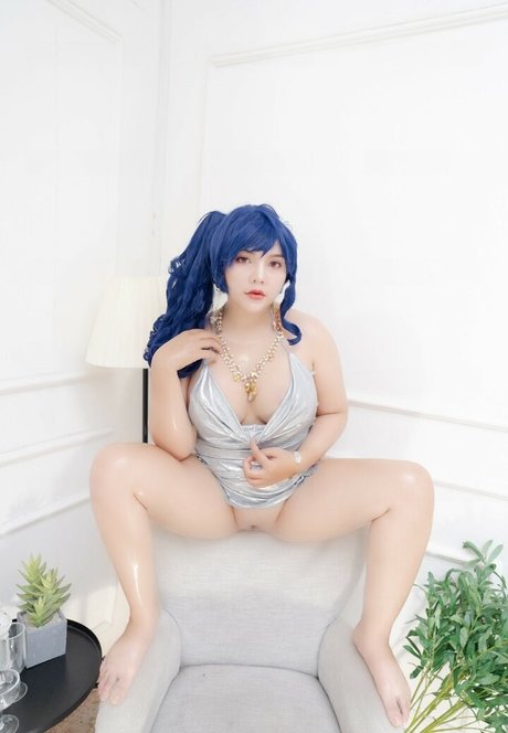 Queenie Chuppy sexy star pics