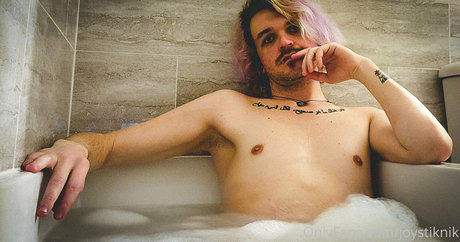 joystiknik perfect model photo