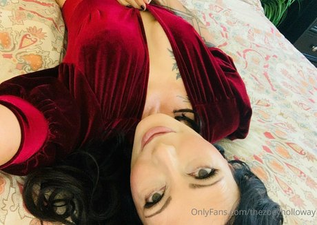 Thezoeyholloway model top pics