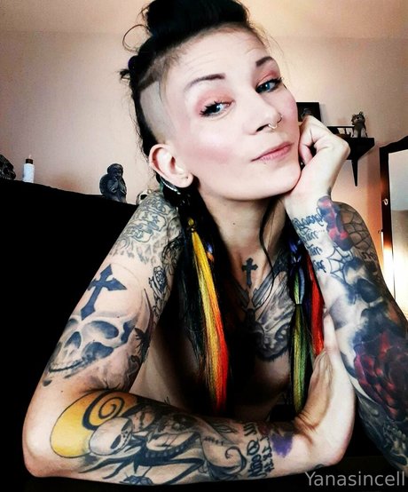 yanasincell666 model pornographic photos