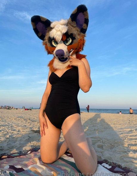 tastymonty beautiful model image