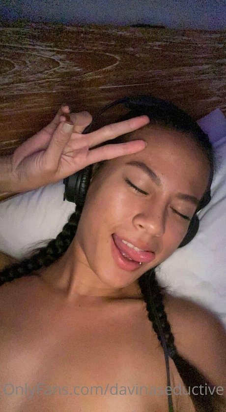 davinaseductive pornstar nudes image