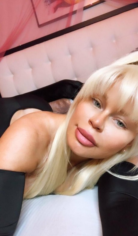 nikkidelano model images