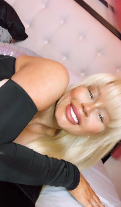 nikkidelano model naked picture