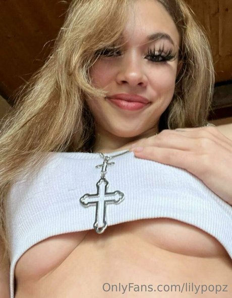 lilypopz model naked image