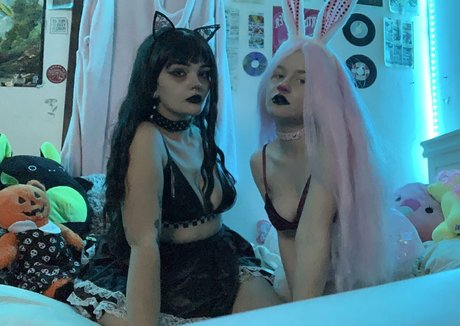 veeginas pornographic model pic