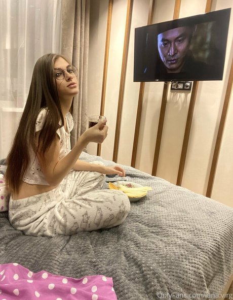 lana virg hot actress img