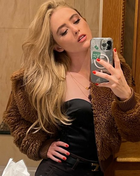Kathryn Newton pornstar pretty img