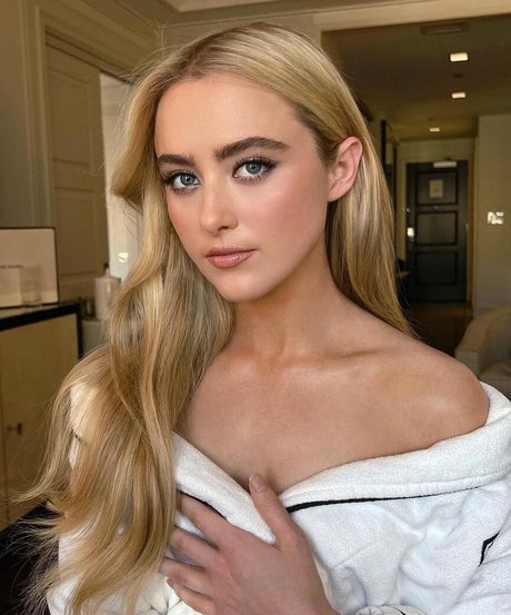 Kathryn Newton model pornographic images