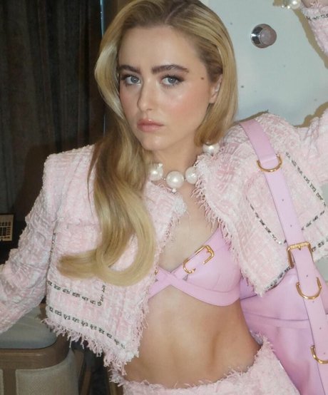 Kathryn Newton art pornstar img