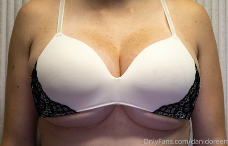 huge natural tits onlyfans nude archive