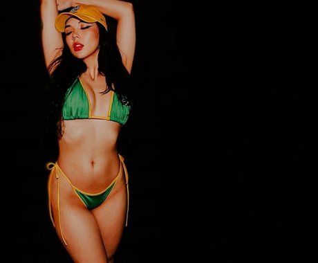 Anna Kisue free star pic