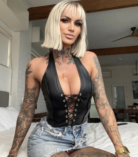 Braady erotic model images